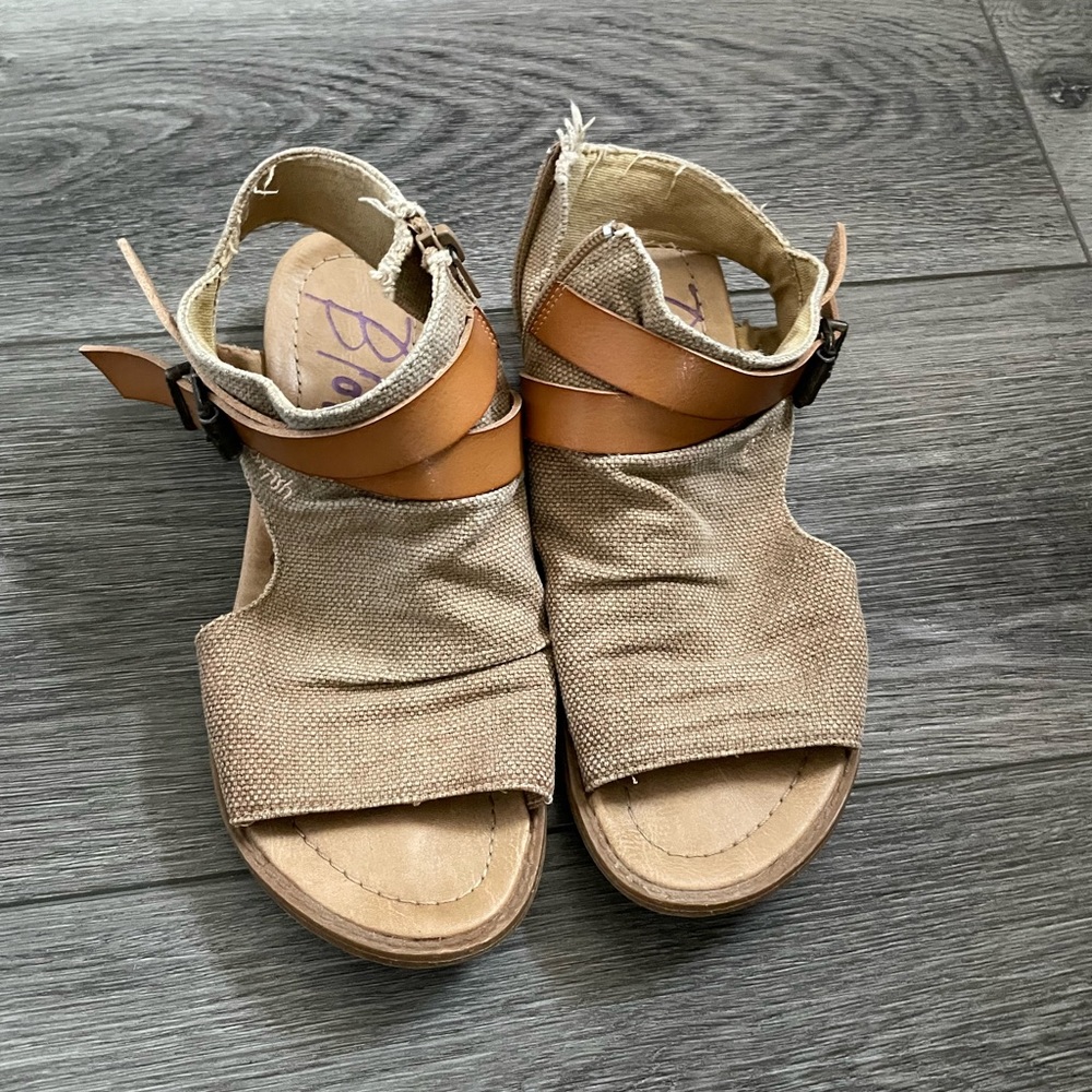 Size 6 zip up sandals